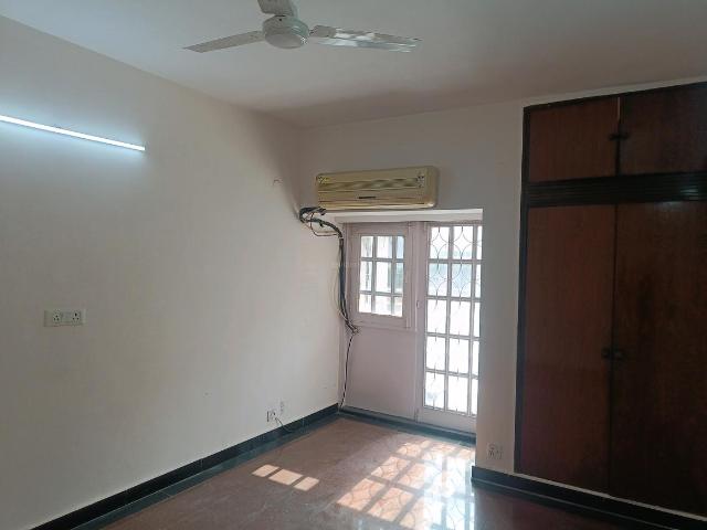 3 BHK Apartment in Vasant Kunj for rent New Delhi. The reference number is 18751964
