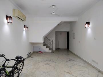 3 BHK Apartment in Vasant Kunj for resale New Delhi. The reference number is 19819220