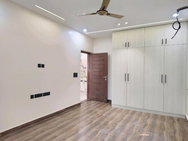 3 BHK Apartment in Vasant Kunj for resale New Delhi. The reference number is 19327131