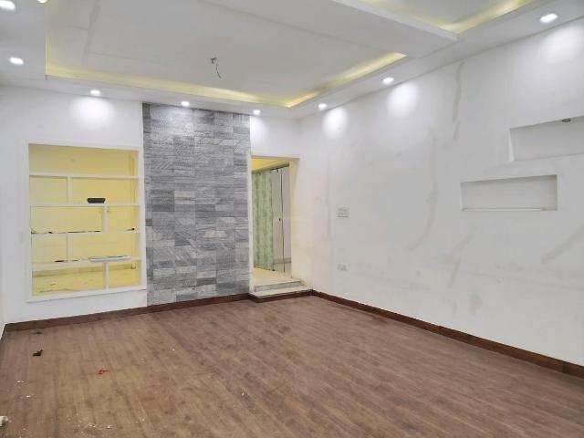 3 BHK Apartment in Vasant Kunj for resale New Delhi. The reference number is 20603073