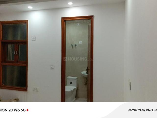 3 BHK Apartment in Vasant Kunj for resale New Delhi. The reference number is 20814140