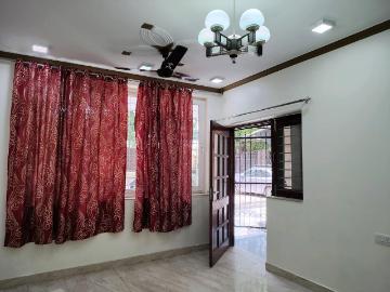 B8 Vasant Kunj, Anuvrat Marg - Garden, Security