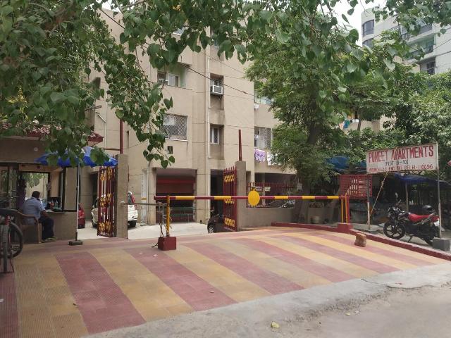 3 BHK Apartment in Vasundhara Enclave for resale New Delhi. The reference number is 20923745