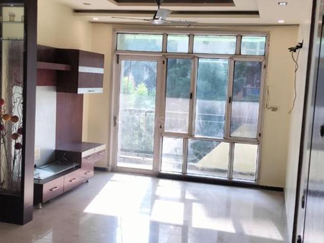 3 BHK Apartment in Vasundhara for rent Ghaziabad. The reference number is 21293572