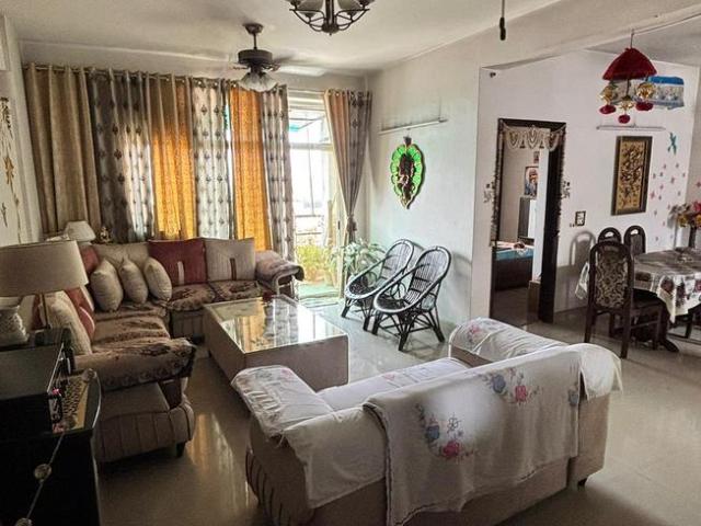 3 BHK Apartment in Vasundhara for resale Ghaziabad. The reference number is 21076211