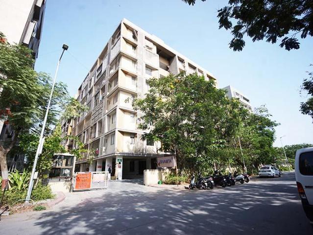 3 BHK Apartment in Vejalpur for resale Ahmedabad. The reference number is 20796873