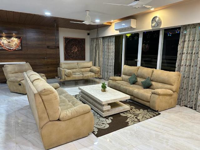 3 BHK Apartment in Vesu for rent Surat. The reference number is 18848733