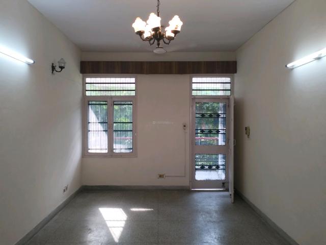 3 BHK Apartment in Vikaspuri for rent New Delhi. The reference number is 21097942
