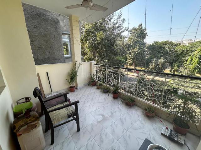 3 BHK Apartment in Vikaspuri for resale New Delhi. The reference number is 18128597
