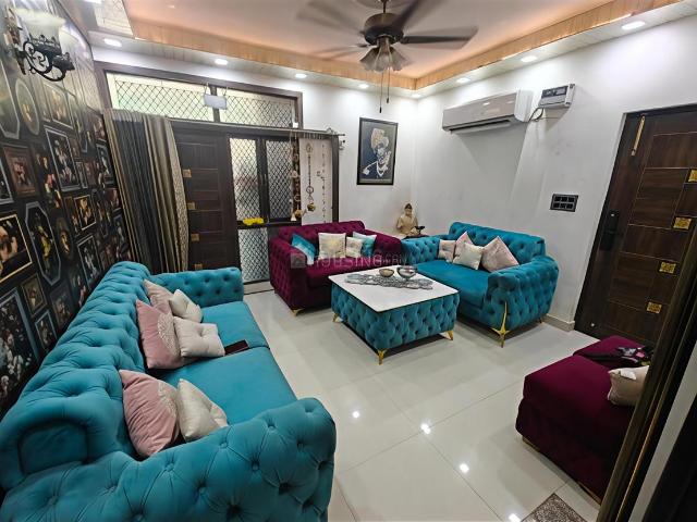 3 BHK Apartment in Vikaspuri for resale New Delhi. The reference number is 19217595