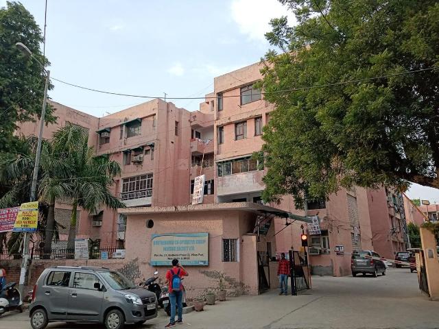 3 BHK Apartment in Vikaspuri for resale New Delhi. The reference number is 20469447