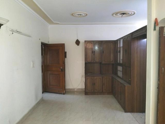 3 BHK Apartment in Vikaspuri for resale New Delhi. The reference number is 21046996