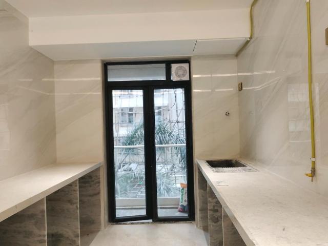3 BHK Apartment in Vile Parle West for rent Mumbai. The reference number is 9480797