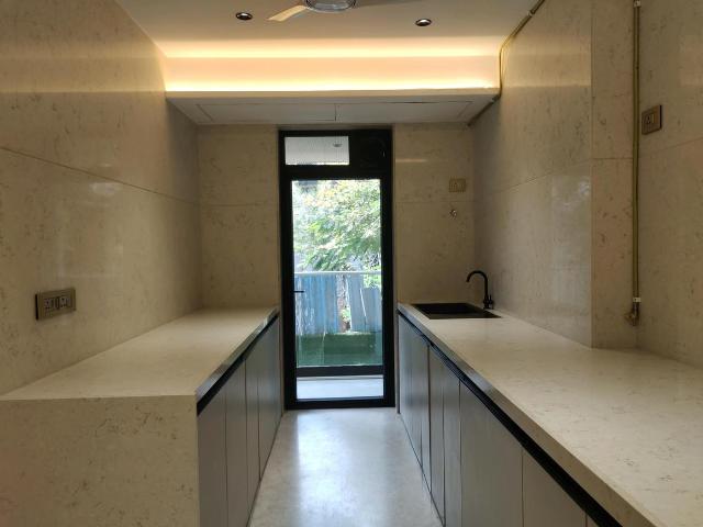 3 BHK Apartment in Vile Parle West for rent Mumbai. The reference number is 9480861