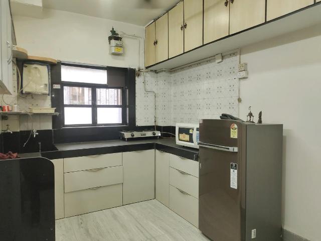 3 BHK Apartment in Vile Parle West for rent Mumbai. The reference number is 18802259