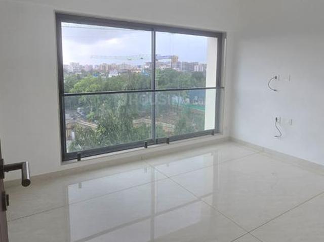 3 BHK Apartment in Vile Parle West for rent Mumbai. The reference number is 20979385