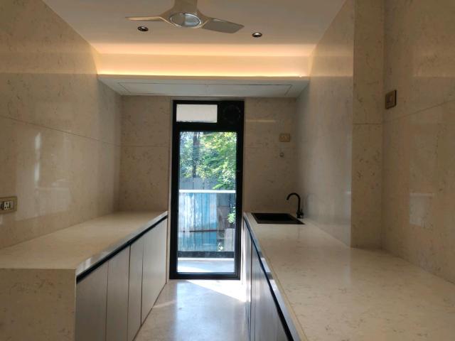 3 BHK Apartment in Vile Parle West for resale Mumbai. The reference number is 18955782