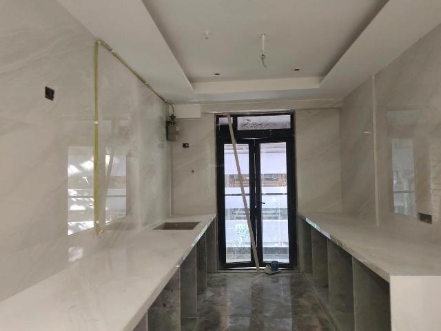 3 BHK Apartment in Vile Parle West for resale Mumbai. The reference number is 9245941