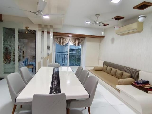 3 BHK Apartment in Vile Parle East for rent Mumbai. The reference number is 10872349