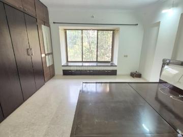 3 BHK Apartment in Vile Parle East for rent Mumbai. The reference number is 19840595