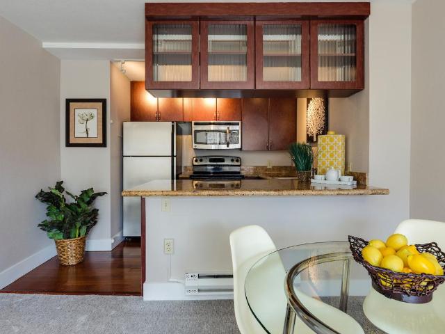 3 BHK Apartment in Vile Parle East for resale Mumbai. The reference number is 9275177