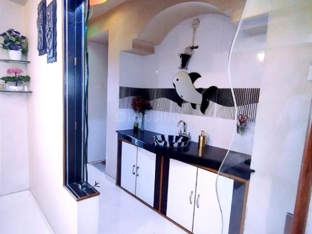 3 BHK Apartment in Viman Nagar for rent Pune. The reference number is 15084995