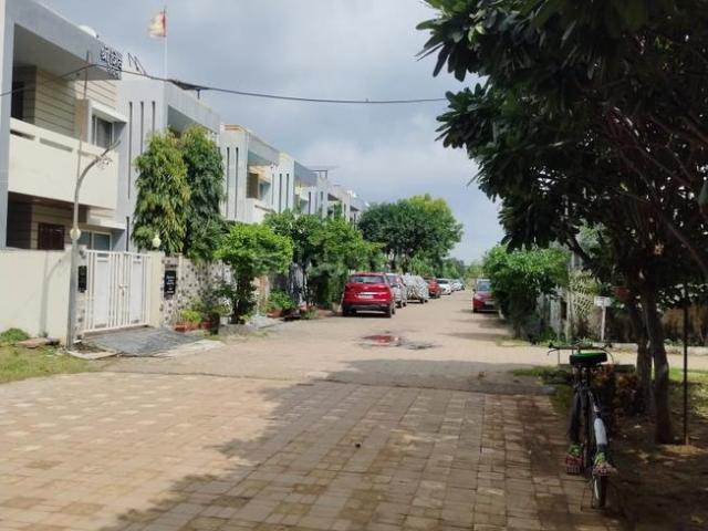 3 BHK Duplex in Kolar Road for resale Bhopal. The reference number is 21196385