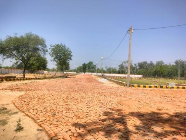 3 BHK Farm House in New Jail Road for resale Lucknow. The reference number is 21348357