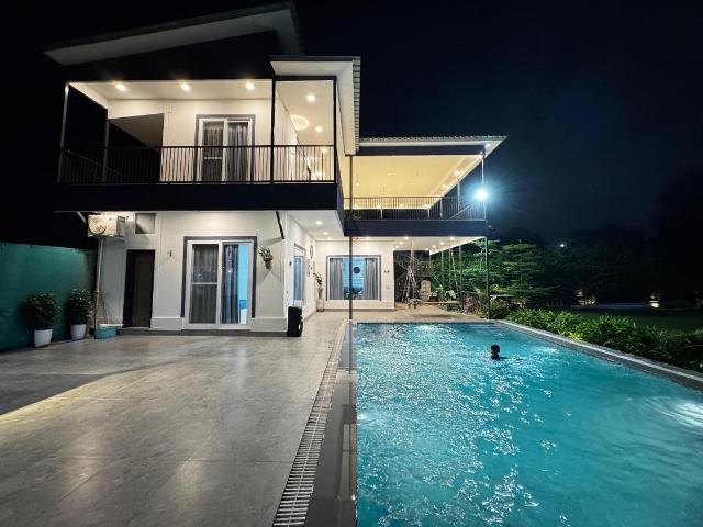 3 BHK Farm House in Sector 151 for resale Noida. The reference number is 20957868