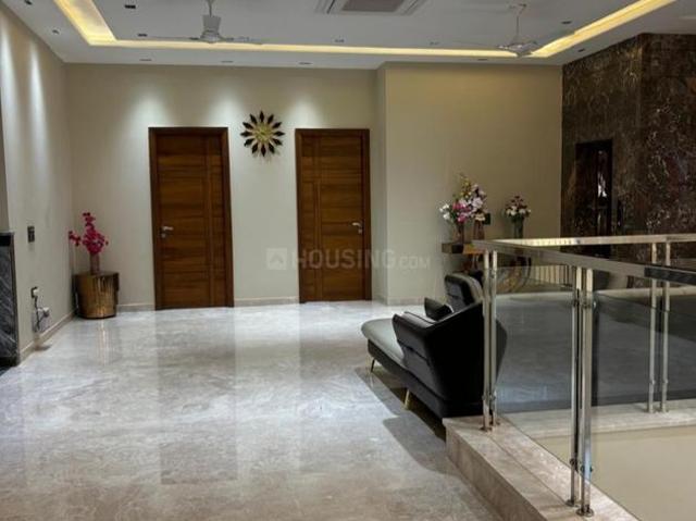 3 BHK Farm House in Vasant Kunj for resale New Delhi. The reference number is 20319044