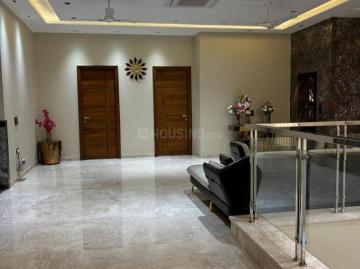 3 BHK Farm House in Vasant Kunj for resale New Delhi. The reference number is 20319044