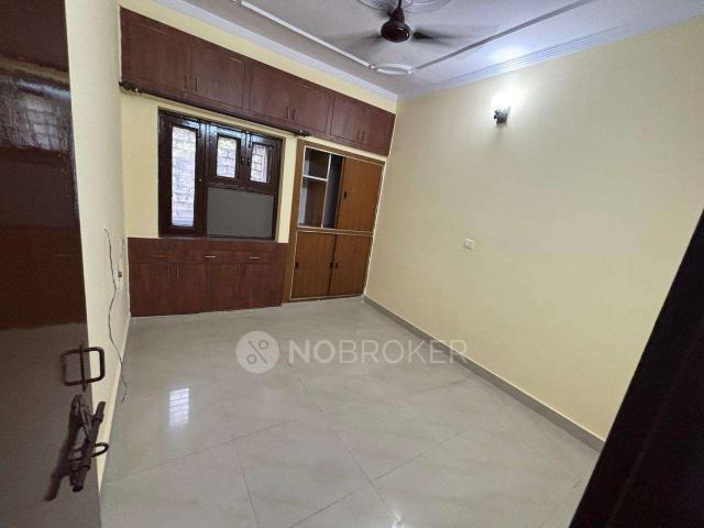 3 BHK Flat In Maitri Apartments, Mayur Vihar I for Rent In Ahlcon Public School