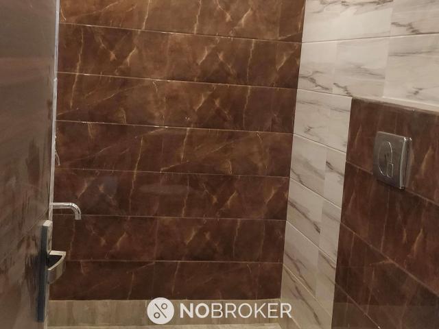 3 BHK Flat In Manohar Park For Sale In Punjabi Bagh