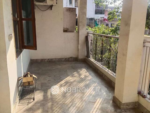 3 BHK Flat In Metro Apartment for Rent In Pitam Pura