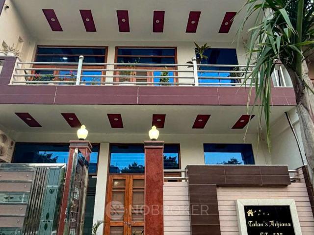 3 BHK Flat In Ansal Golf Link 1 for Rent In Noida