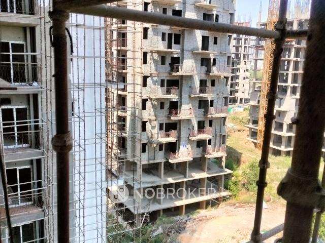 3 BHK Flat In Antriksh Golf Links for Rent In Sector 1