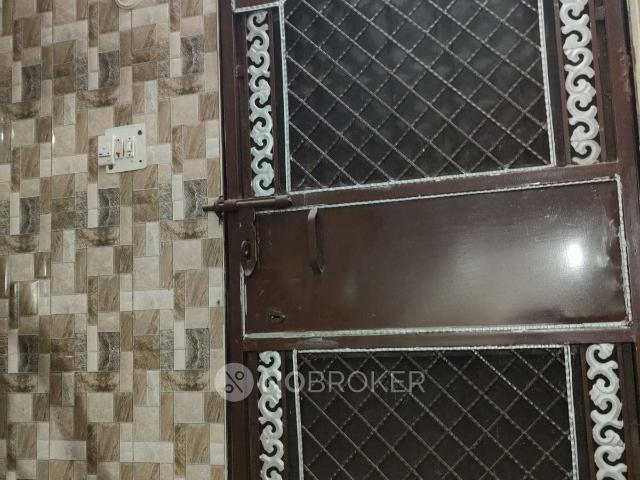 3 BHK Flat In Geeta Colony Block 1 for Rent In Geeta Colony