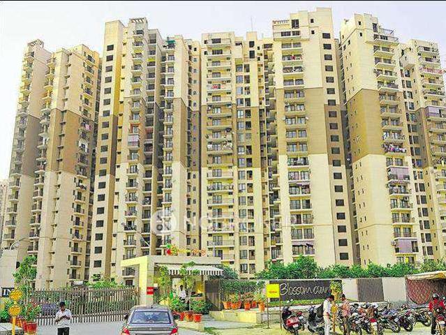 3 BHK Flat In Logix Blossom County for Rent In Sector 137