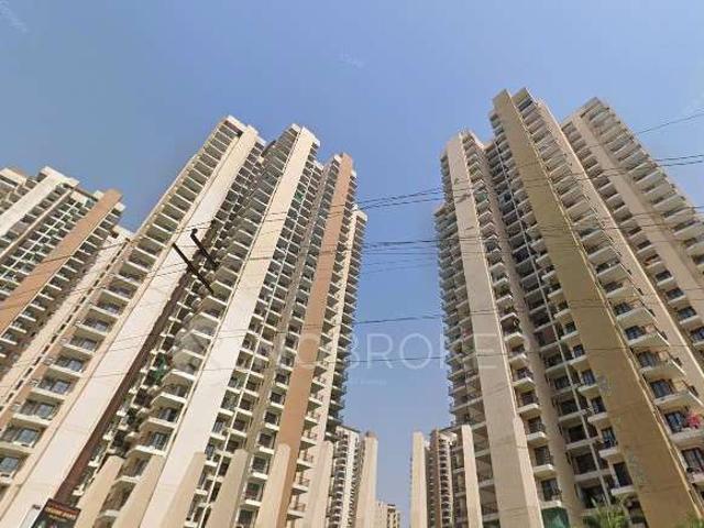 3 BHK Flat In Rg Luxury Homes, 16b, Greater Noida West for Rent In Town Central Mall
