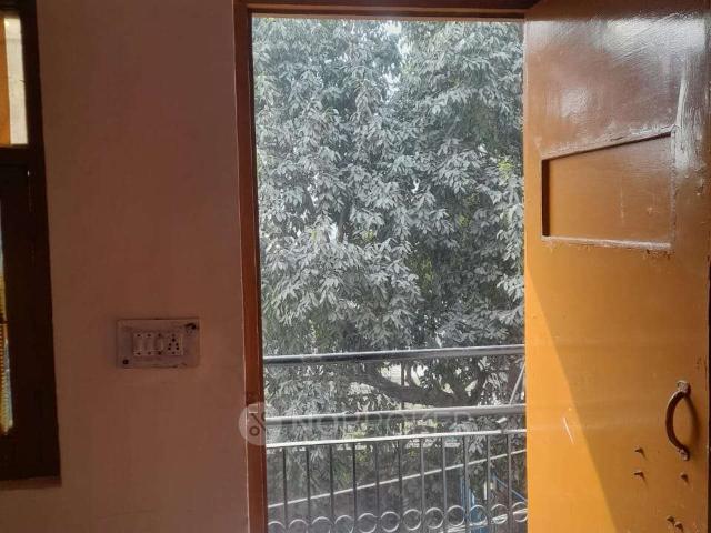 3 BHK Flat In Standalone Building for Rent In Mukherjee Nagar