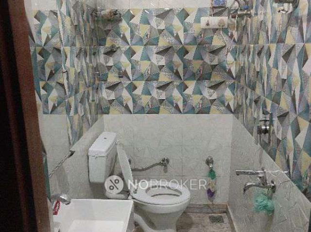 3 BHK Flat In Standalone Building for Rent In Pitampura