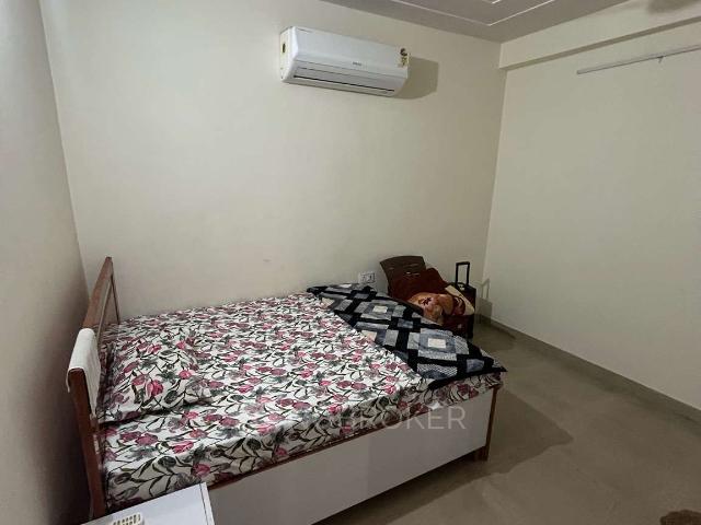 3 BHK Flat In Samaspur Village Pandav Nagar for Rent In Pandav Nagar