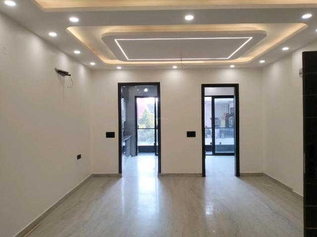3 BHK Independent Builder Floor in Mukherjee Nagar for resale New Delhi. The reference number is 19015891