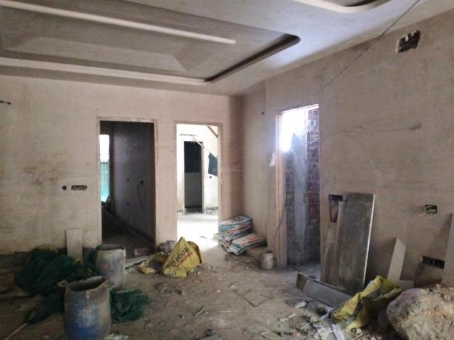2 BHK Independent Builder Floor in Mukherjee Nagar for resale New Delhi. The reference number is 19117851
