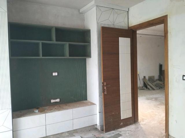 3 BHK Independent Builder Floor in Mukherjee Nagar for resale New Delhi. The reference number is 19638743