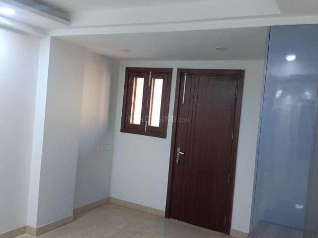 3 BHK Independent Builder Floor in Mukherjee Nagar for resale New Delhi. The reference number is 19996449
