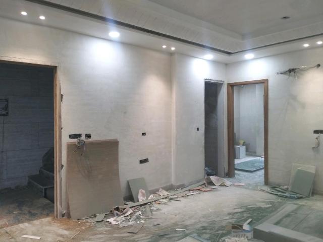 3 BHK Independent Builder Floor in Mukherjee Nagar for resale New Delhi. The reference number is 20704565