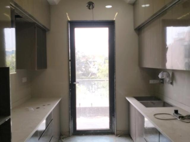 3 BHK Independent Builder Floor in Mukherjee Nagar for resale New Delhi. The reference number is 21009612