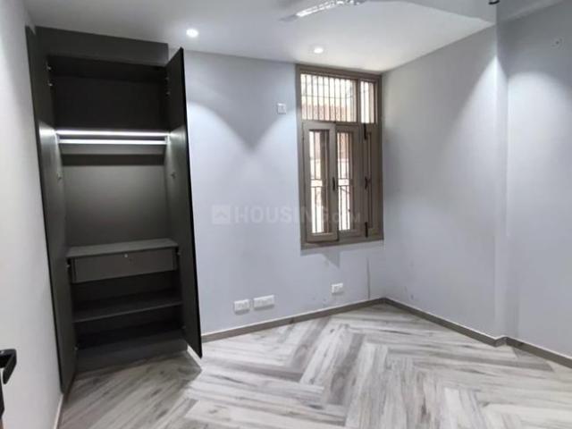 3 BHK Independent Builder Floor in Mahavir Enclave for resale New Delhi. The reference number is 18338994
