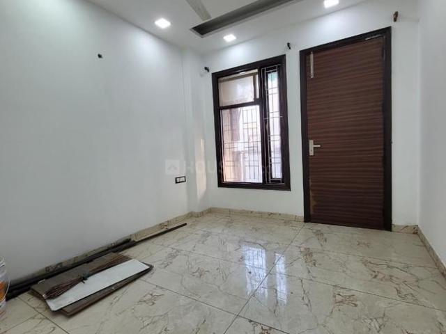 3 BHK Independent Builder Floor in Mahavir Enclave for resale New Delhi. The reference number is 18924373